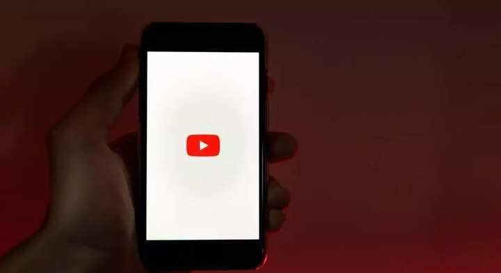 How to find a song on YouTube by humming a