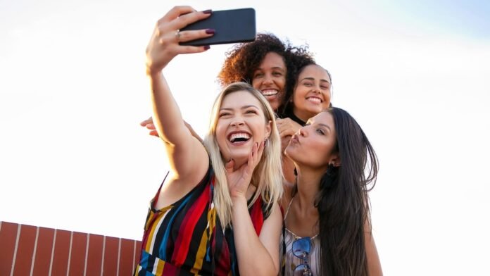 5 Best Camera Phones: Get up to 31% off on 5 Best Camera Phones: Get up to 31% off on top renowned brands like Realme, Motorola and more