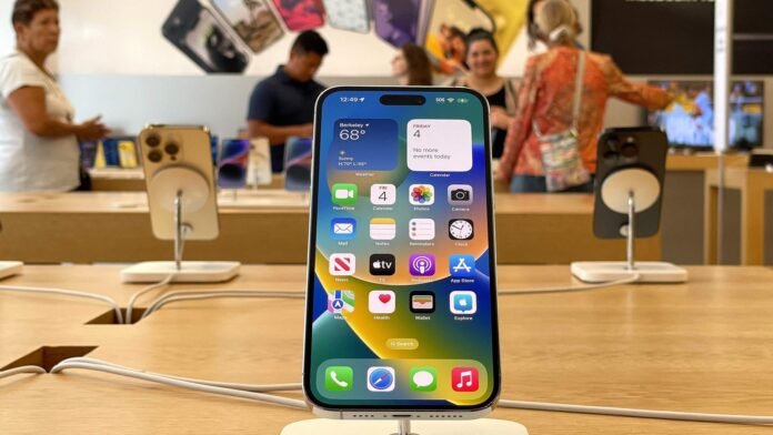 Amazon Great Republic Day Sale: Get up to 55% off Amazon Great Republic Day Sale: Get up to 55% off on top smartphone brands including Apple, Motorola, more