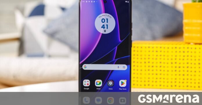 Motorola Edge 40 starts receiving Android 14 update in India Motorola Edge 40 starts receiving Android 14 update in India