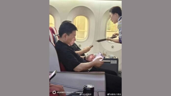 Huawei’s Tri-Fold Smartphone Reportedly Spotted in the Hands of Top honor tri fold phone android headlines Huawei Tri-Fold Smartphone