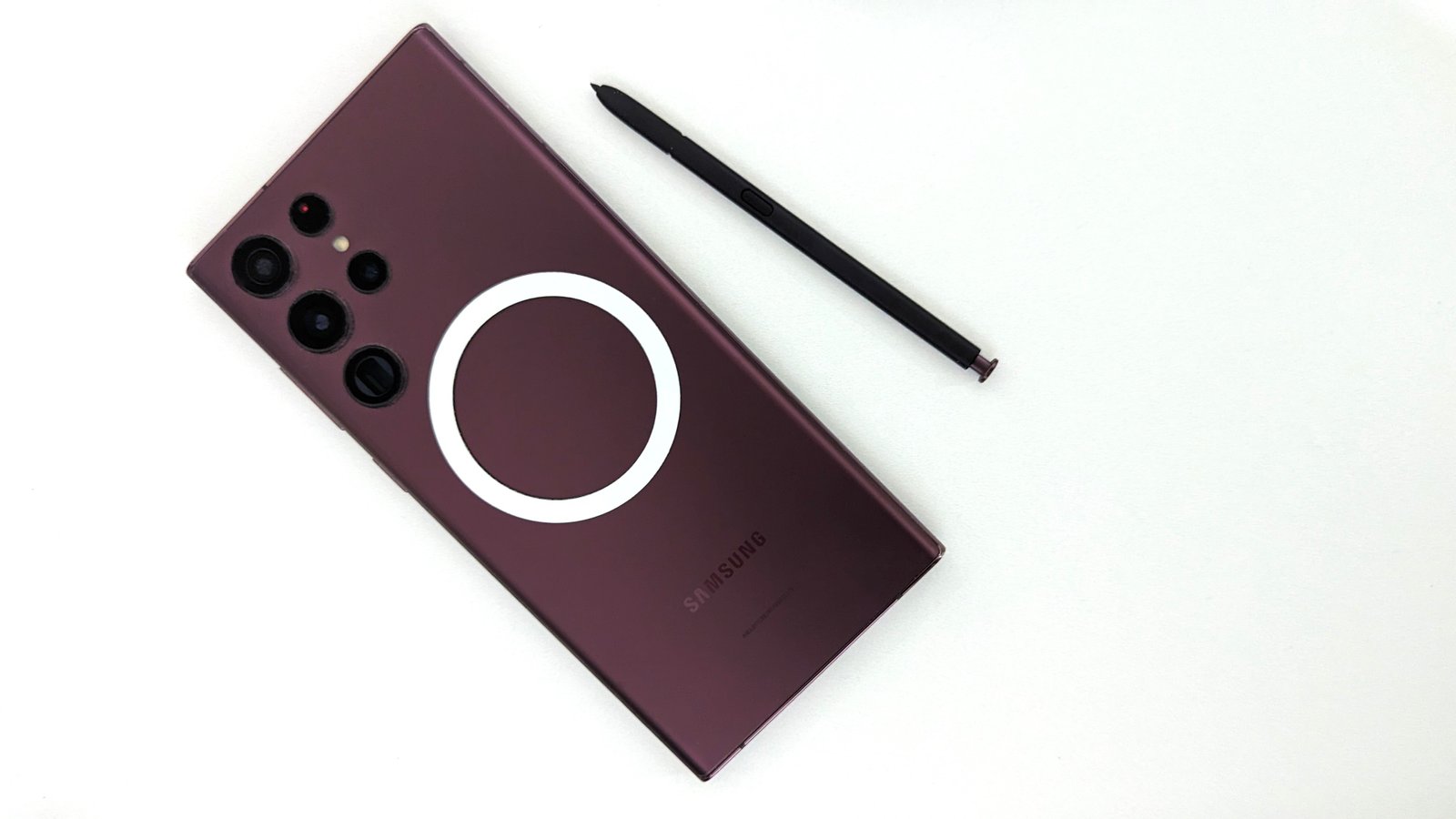 News Weekly: Android XR introduced with a Samsung headset, Gemini 2.0 drops, and the Galaxy S25 might get Qi2... form of 3 Mock Qi2 MagSafe ring on a Samsung Galaxy S22 Ultra