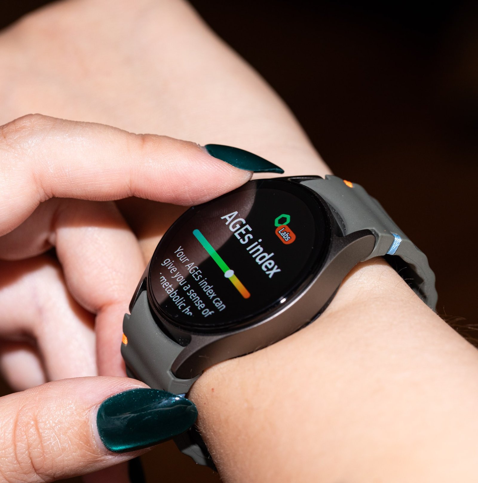 Close up of the AGEs Index metric on the Galaxy Watch 7