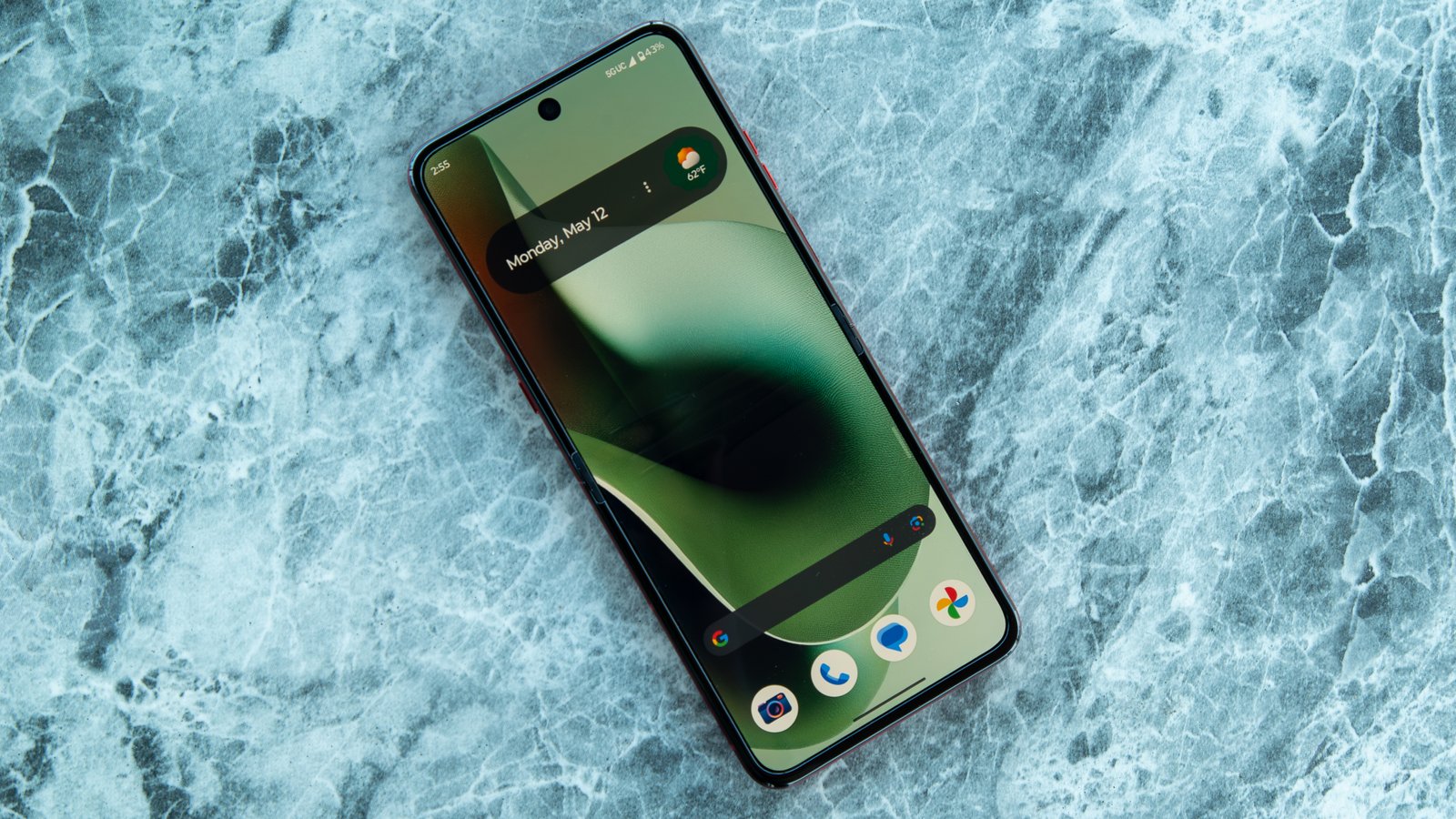 First 10 issues to do with the Motorola Razr 2025 collection 1 The Razr Ultra 2025 display