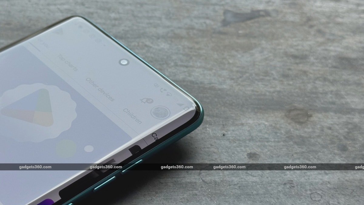 motorola edge 60 design curved edge gadgets 360 MotorolaEdge60Fusion  Motorola