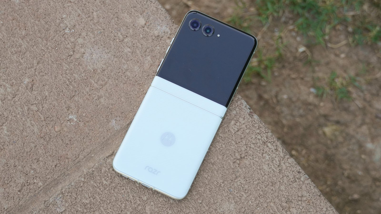 The Motorola Razr 2025 in the Pantone Lightest Sky colorway.