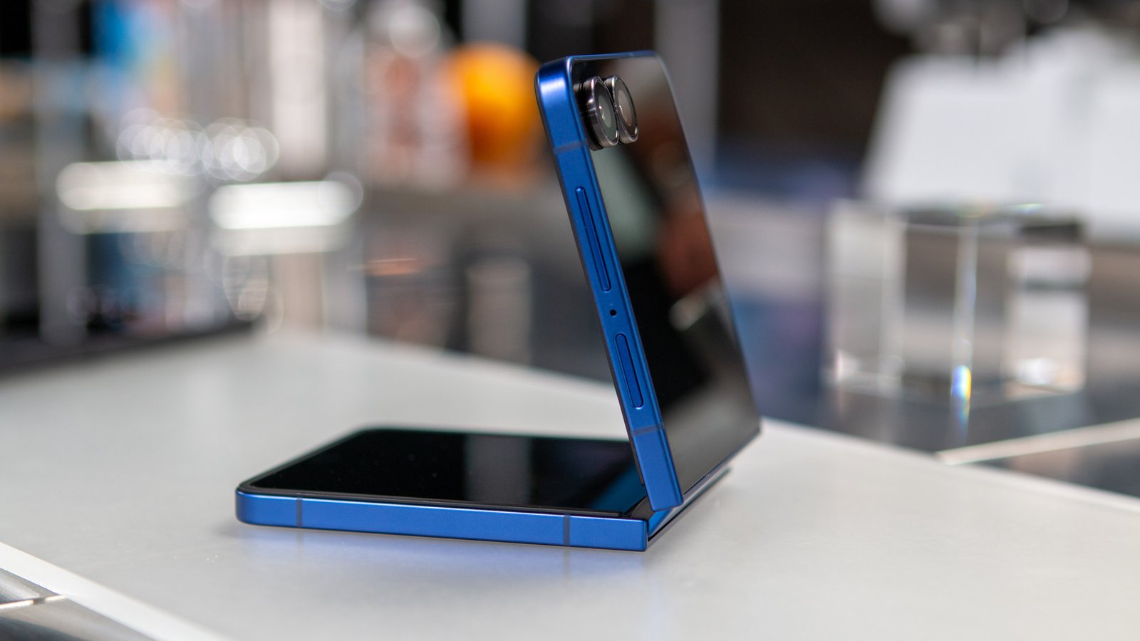 Samsung Galaxy Z Flip 7 in Blue Shadow hands-on