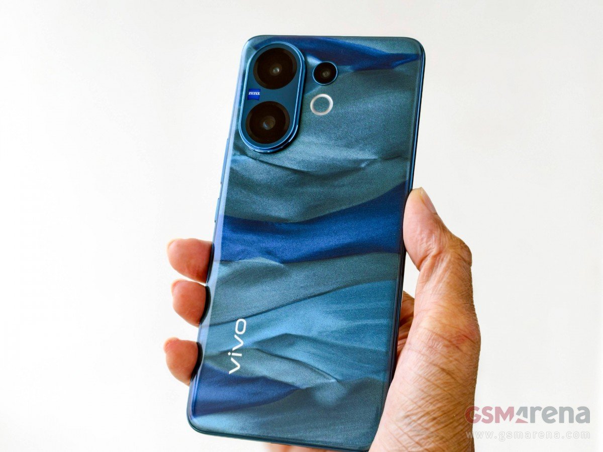 vivo V60 hands-on