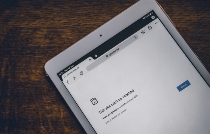 An AI challenger eyes the world’s top browser, hinting at a deal that could ease Google’s headaches and reset the stakes.