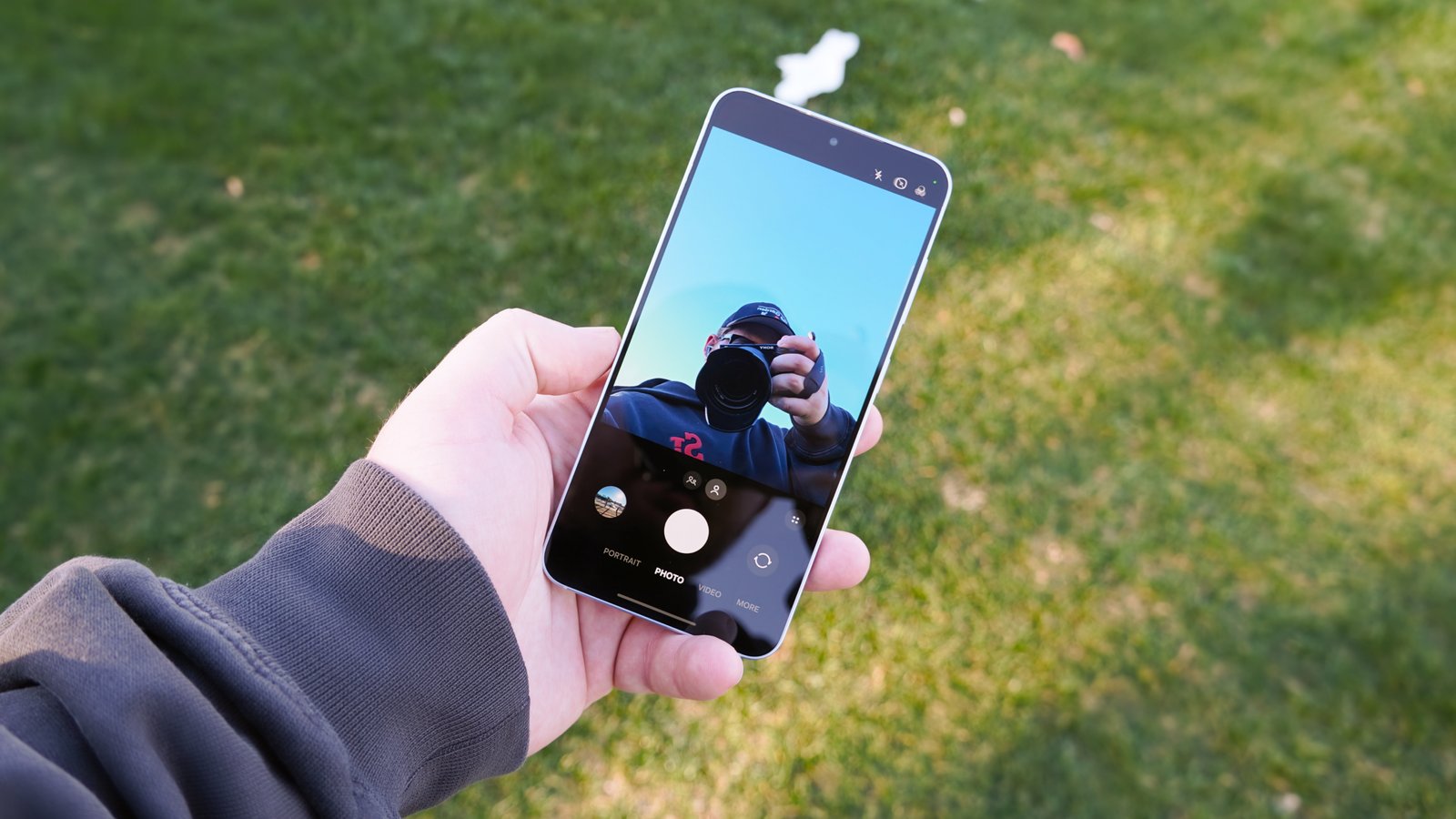 iPhone 17 vs. Samsung Galaxy S25: Battle of the bottom fashions 8 A photo of the Samsung Galaxy S25 outdoors.