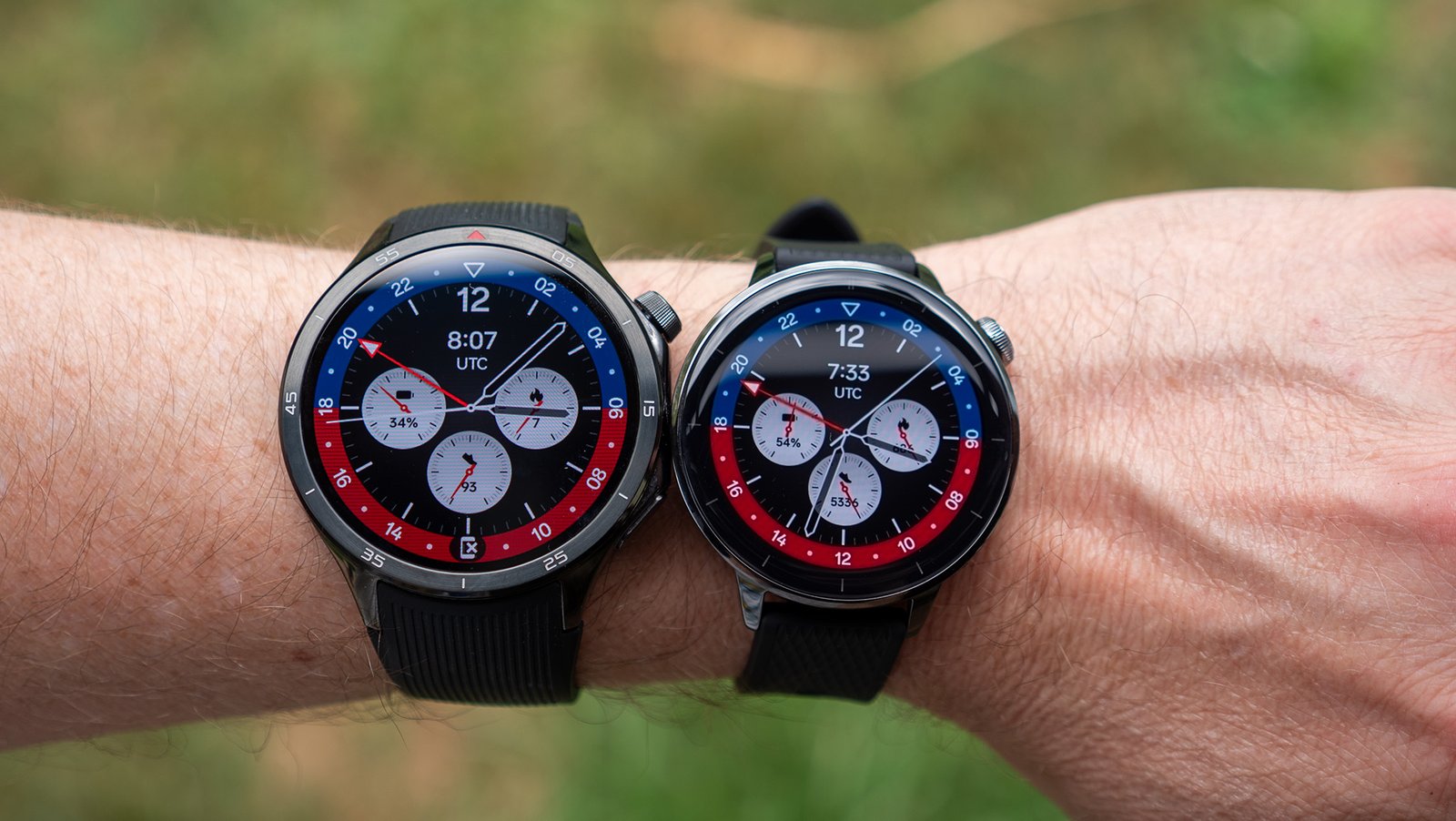 Comparing the size of the OnePlus Watch 3 and OnePlus Watch 43mm with the same red and blue watch face on both