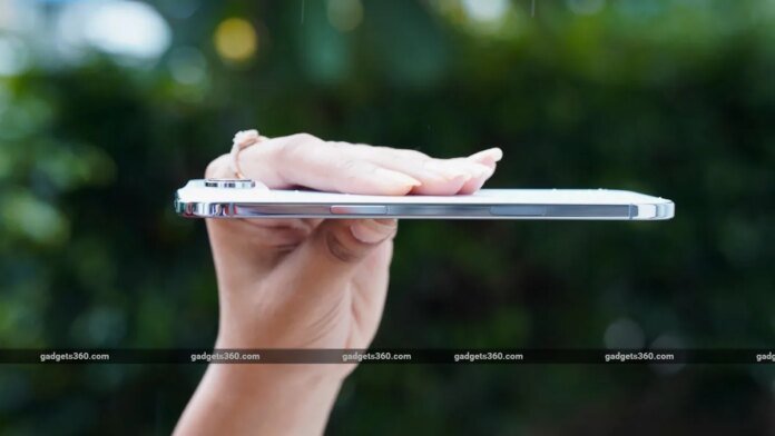 Most Innovative and Unique Gadgets of 2025: Samsung Galaxy Z iphone air review4