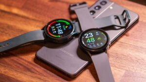 Samsung Galaxy Watch 5 vs Galaxy Watch 4 overlapping and sitting on top of Galaxy S21 FE