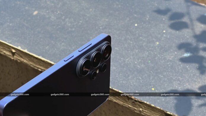 Best Smartphones With AI Camera Features: Samsung Galaxy S26 Ultra, samsung galaxy s26 ultra design chubby gadgets 360