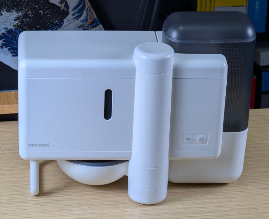 The Future of Wet Cat Food Dispensers Is Here. My Review of Neakasa Riko 5 neakasa-riko-smart-pet-feeder-on-desk.jpg