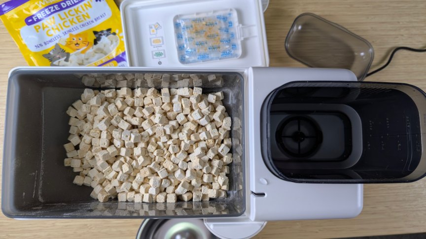 The Future of Wet Cat Food Dispensers Is Here. My Review of Neakasa Riko 8 neakasa-riko-smart-pet-feeder-food-hopper-with-freeze-dried-food-and-full-water-tank.jpg